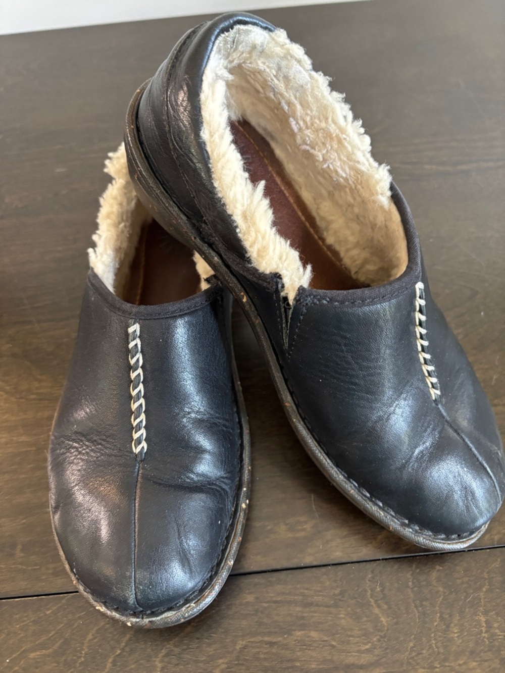 UGG Black Slip-On Leather Mule with Cream Shearling Size 8